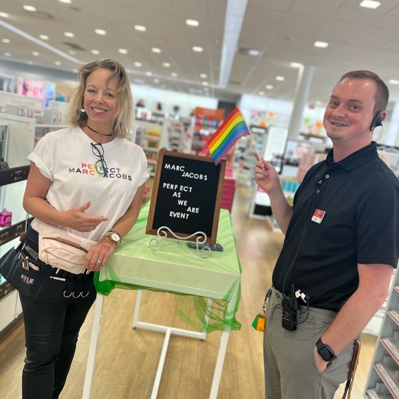 Meet your Posher, Natalie - Picture 3 of 3